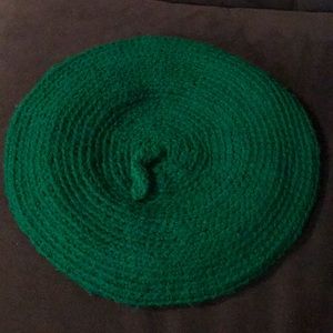 Vintage knit beret in emerald green